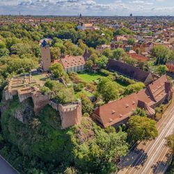 Drohnenaufnahme der Burg Giebichenstein in Halle (Saale)