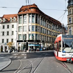 Halle (Saale), Marktplatz, Straßenbahn in Richtung Frohe Zukunft